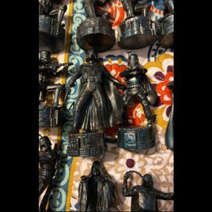 16 Star wars chess pieces